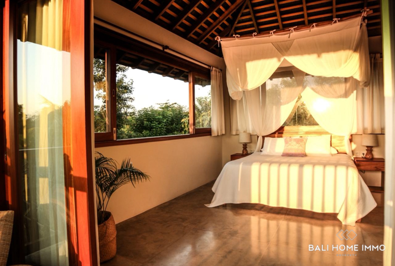 Élégante villa de 4 chambres avec jardin tropical à vendre à Bingin view 17