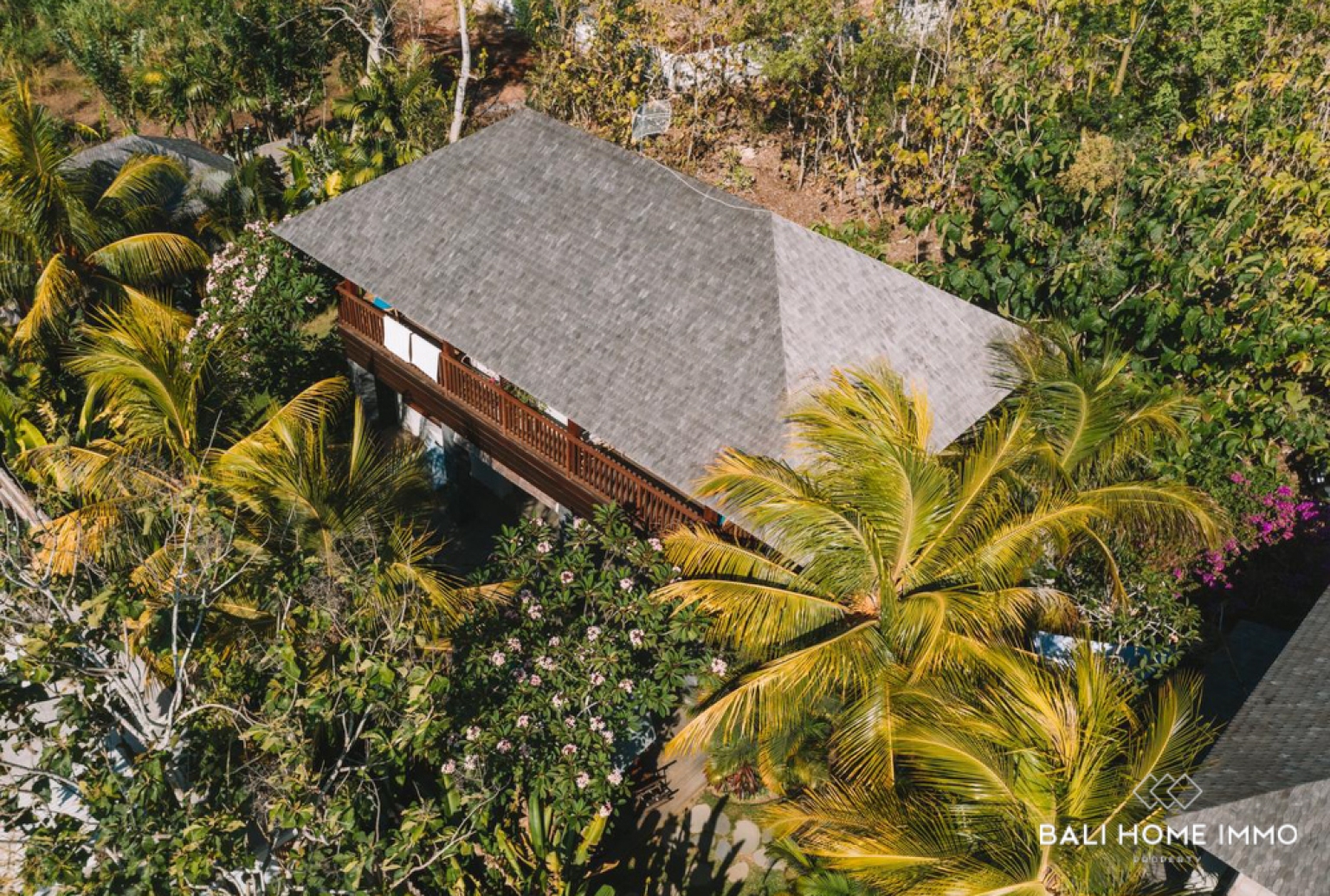 Élégante villa de 4 chambres avec jardin tropical à vendre à Bingin view 25