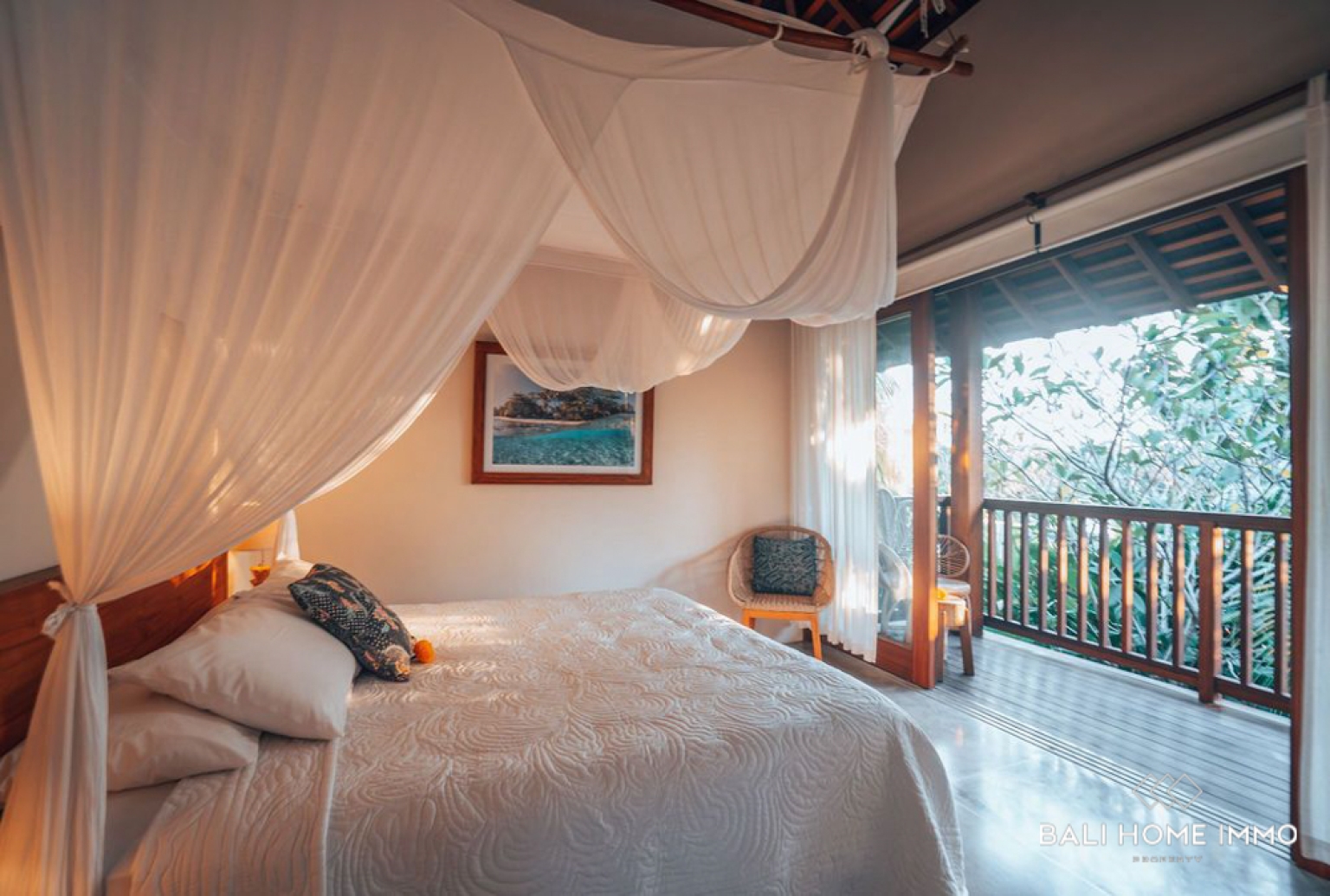 Élégante villa de 4 chambres avec jardin tropical à vendre à Bingin view 18