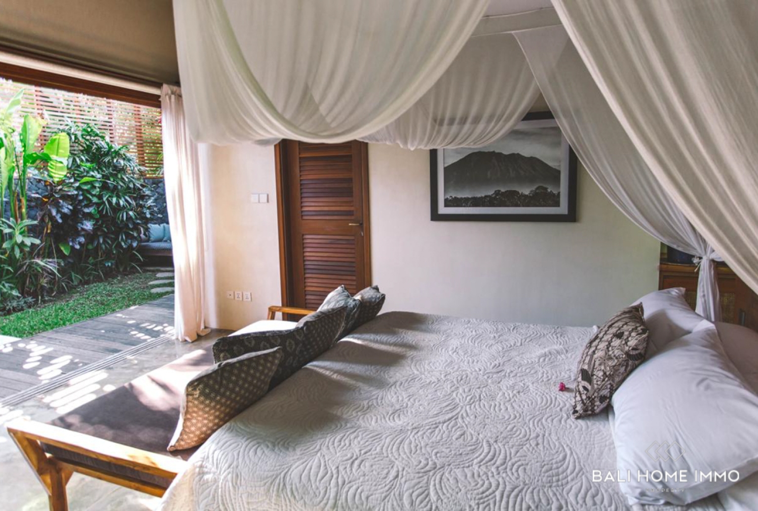 Élégante villa de 4 chambres avec jardin tropical à vendre à Bingin view 14