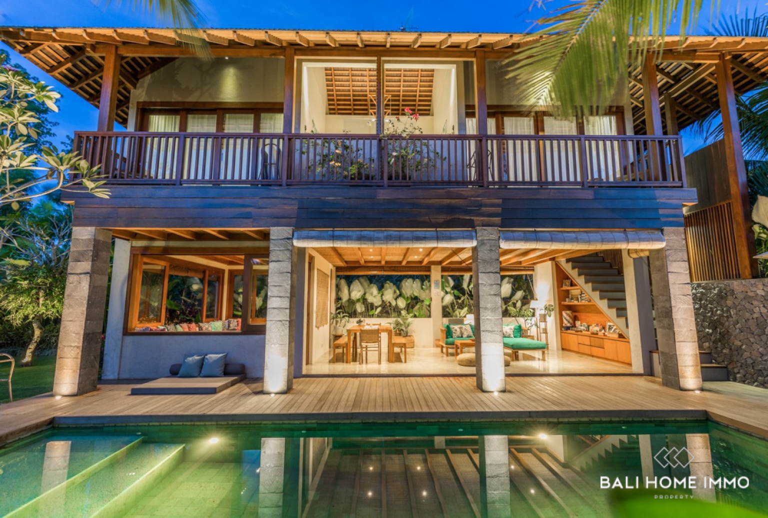 Élégante villa de 4 chambres avec jardin tropical à vendre à Bingin view 3