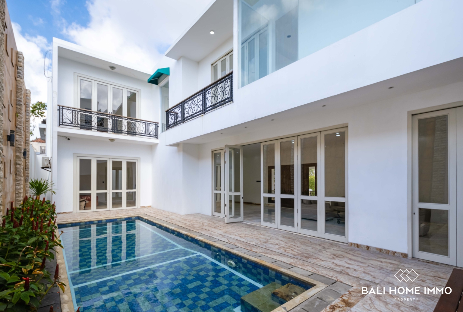 Elegant 5 Bedroom Villa with Ocean View Rooftop for Sale near Pecatu view 2