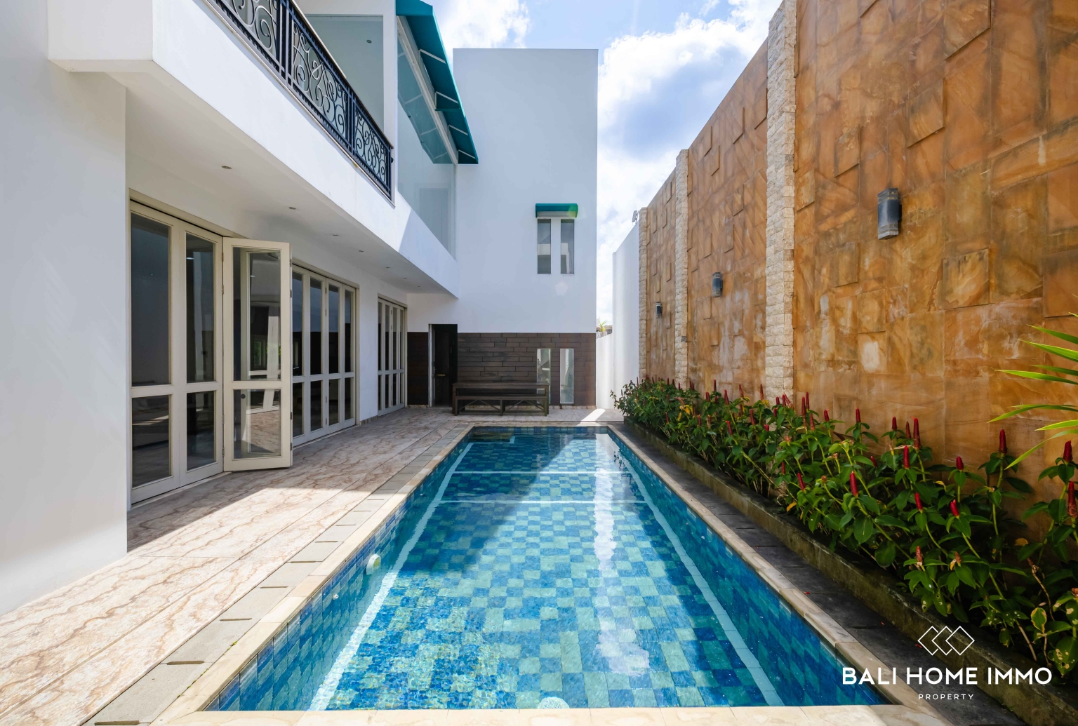 Elegant 5 Bedroom Villa with Ocean View Rooftop for Sale near Pecatu view 3