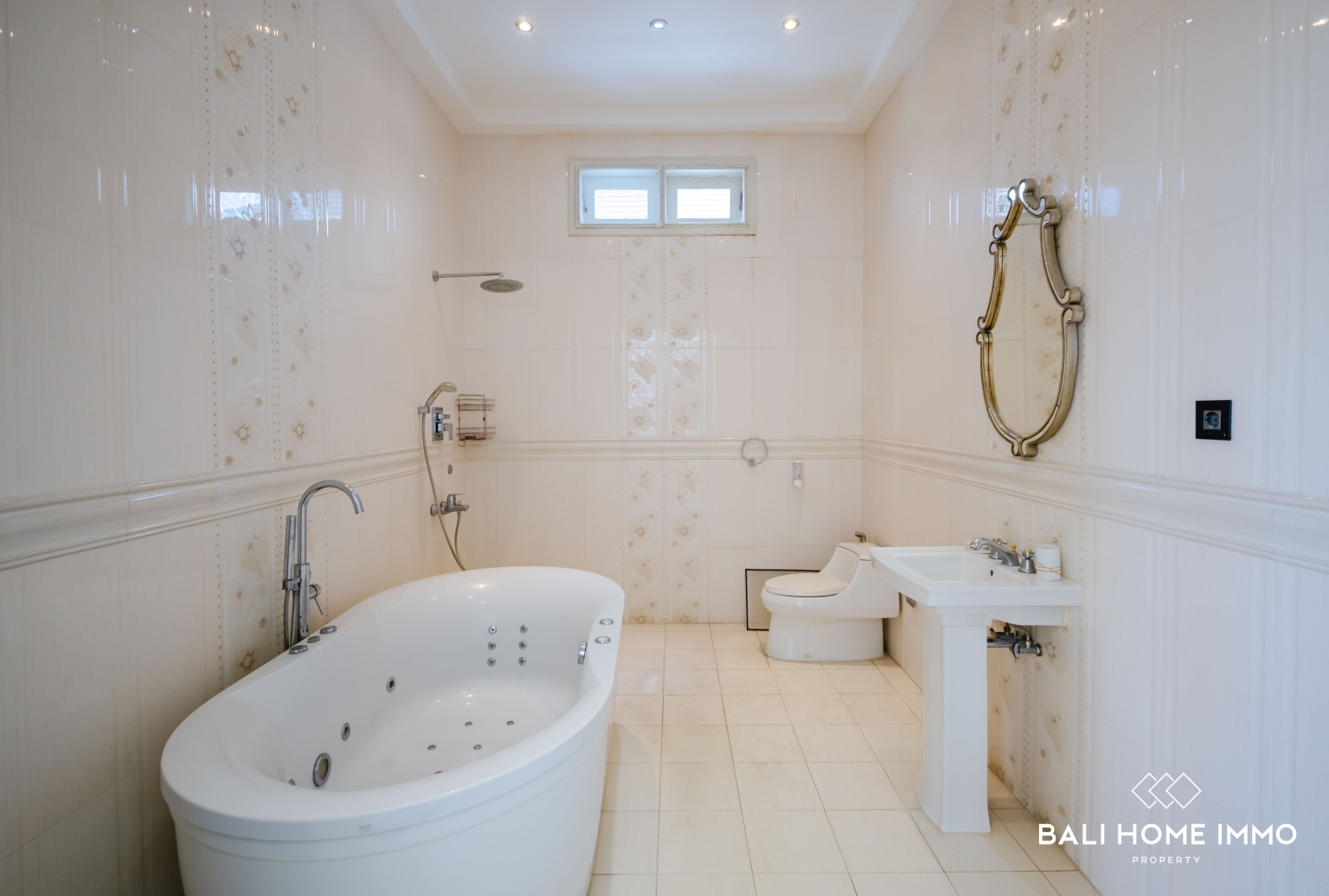 Elegant 5 Bedroom Villa with Ocean View Rooftop for Sale near Pecatu view 20