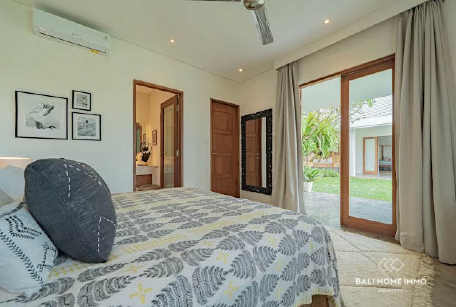 Élégante villa de 5 chambres avec vue panoramique sur les rizières et l'océan à Seseh view 11