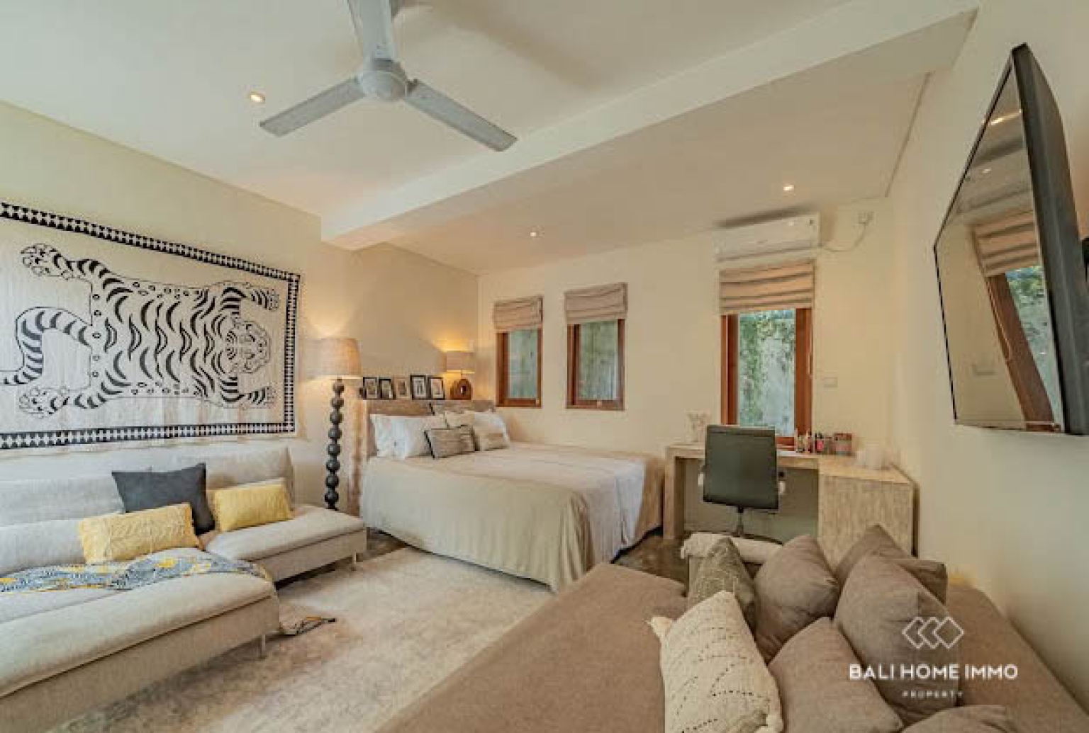 Élégante villa de 5 chambres avec vue panoramique sur les rizières et l'océan à Seseh view 4