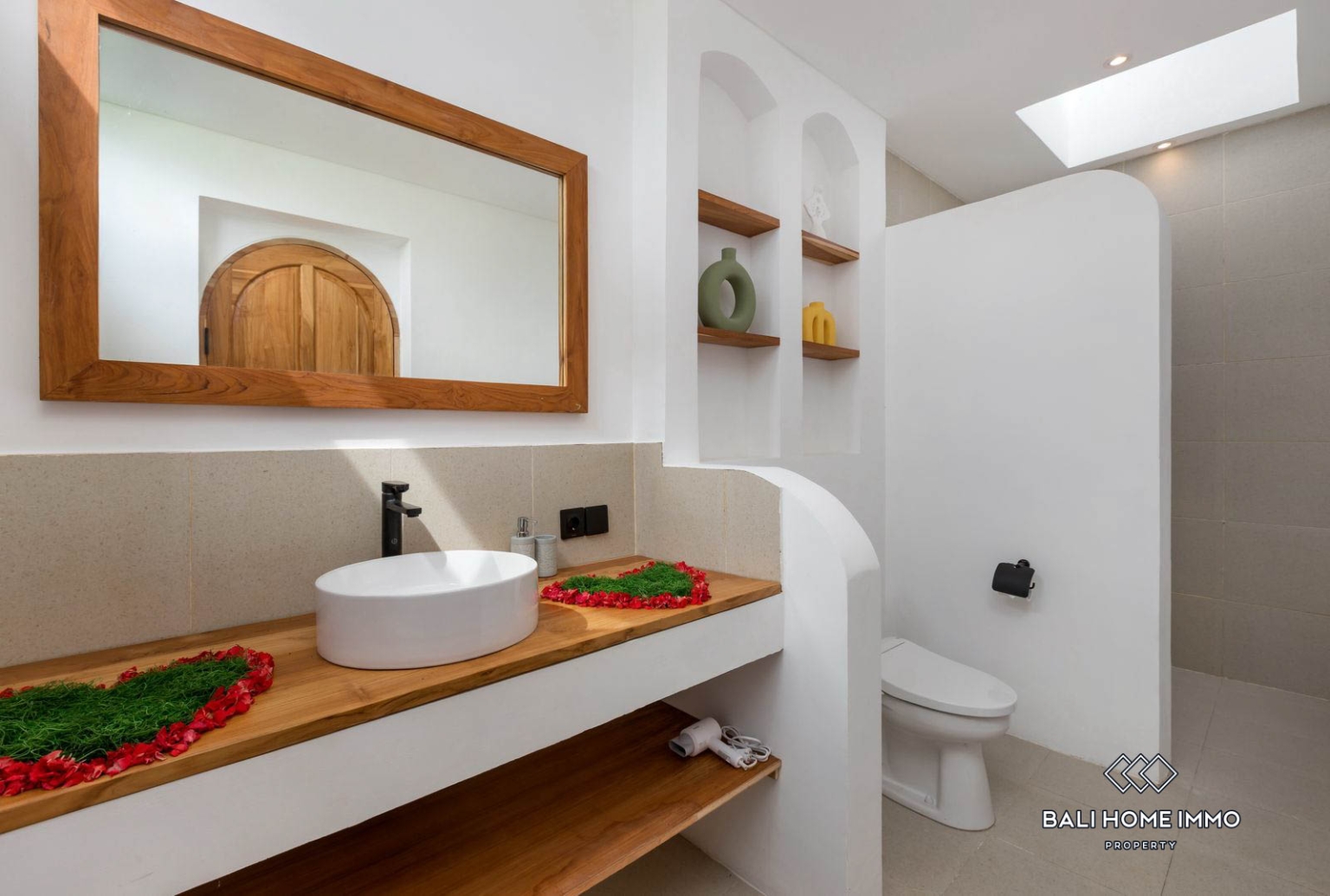 Exquisite 2-Bedroom Tropical Luxury Villa For Sale in Pejeng Kawan view 12