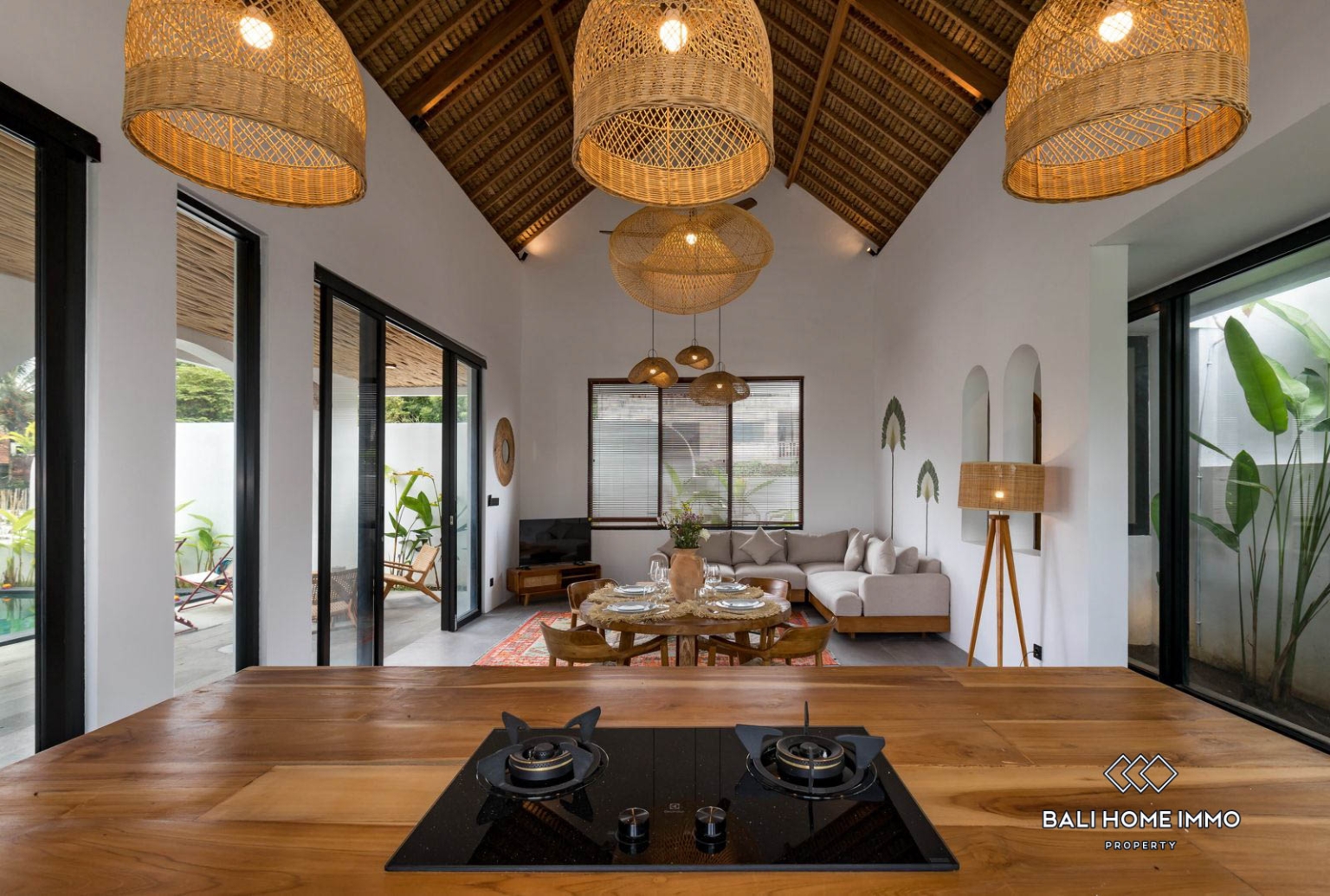 Exquisite 2-Bedroom Tropical Luxury Villa For Sale in Pejeng Kawan view 6