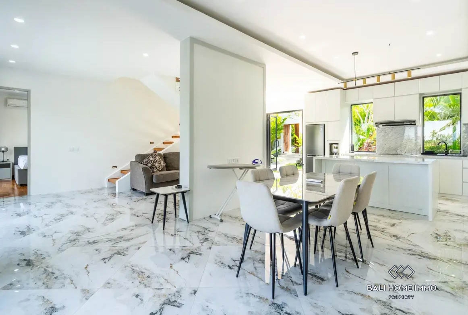 Magnifique villa moderne de 3 chambres avec vue panoramique sur les rizières à vendre à Ubud view 5
