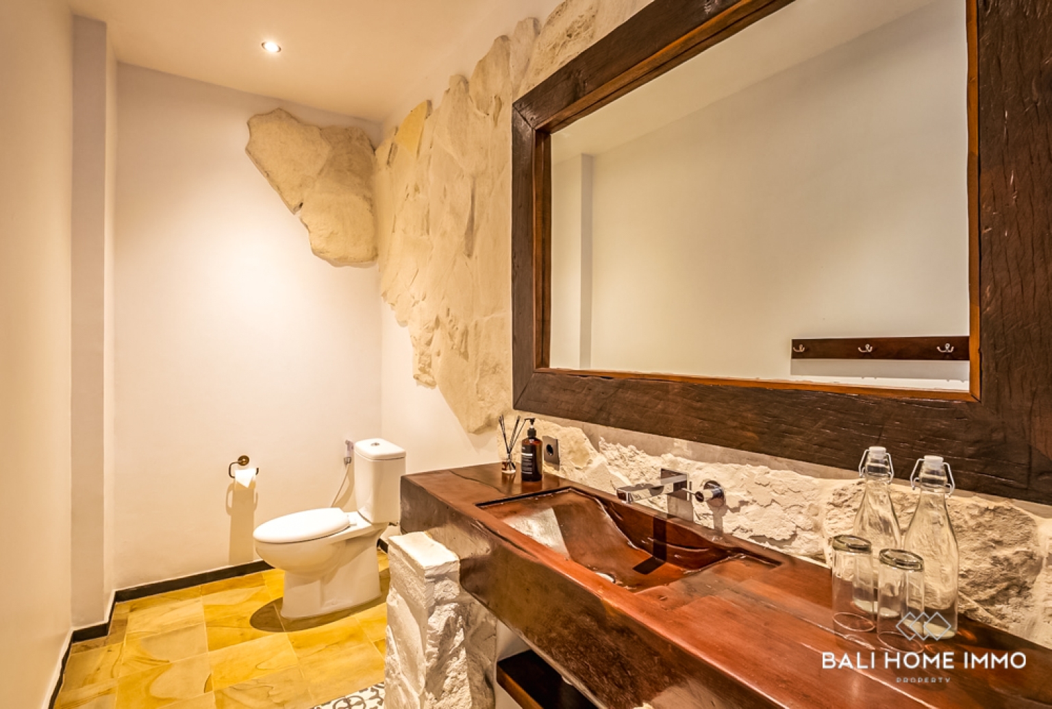 EXQUISITE 3 BEDROOM WITH OCEAN VIEW VILLA FOR SALE LEASEHOLD IN BINGIN view 18