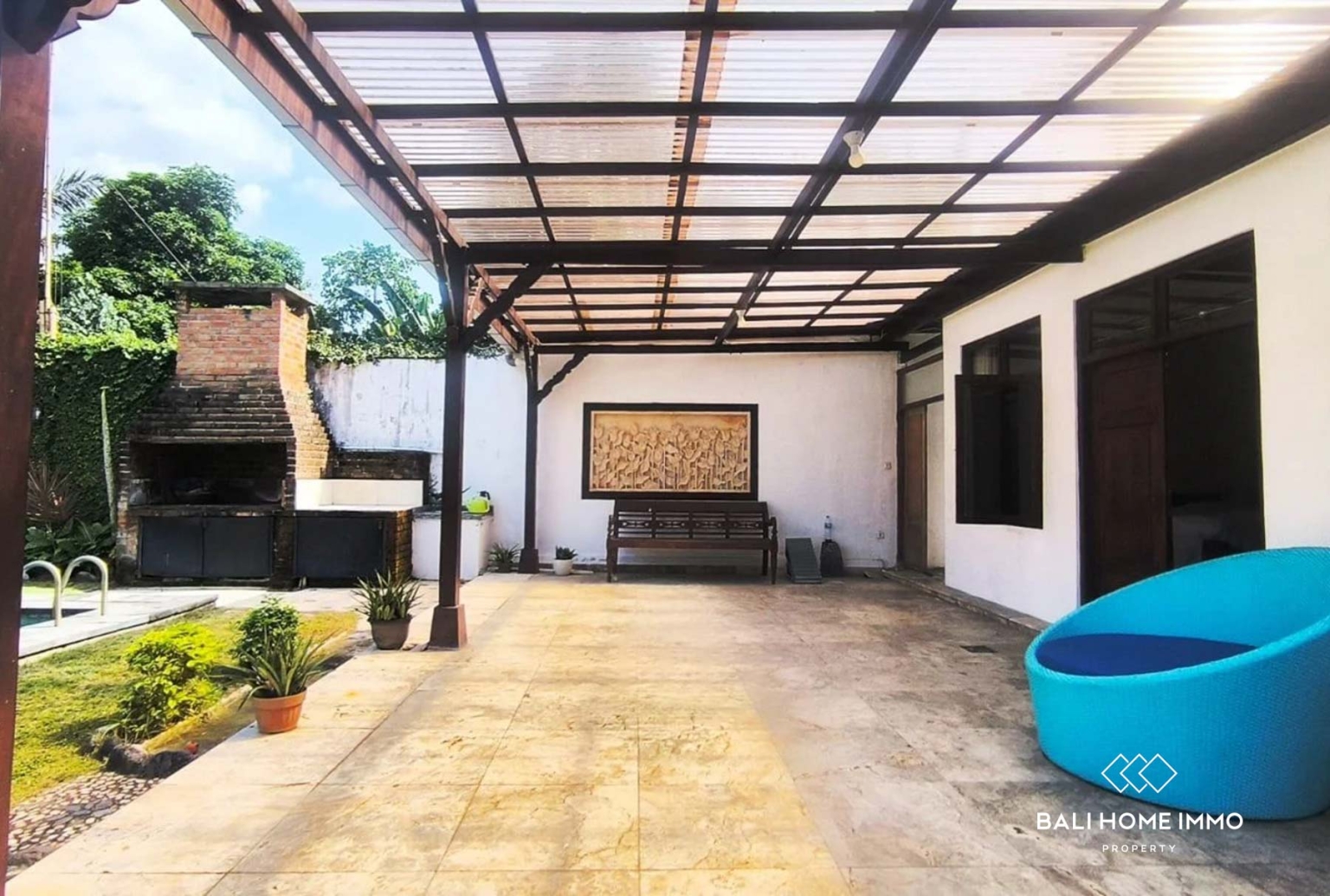 Family Style 4 Bedroom Villa for Freehold Sale in Kerobokan Bali view 2