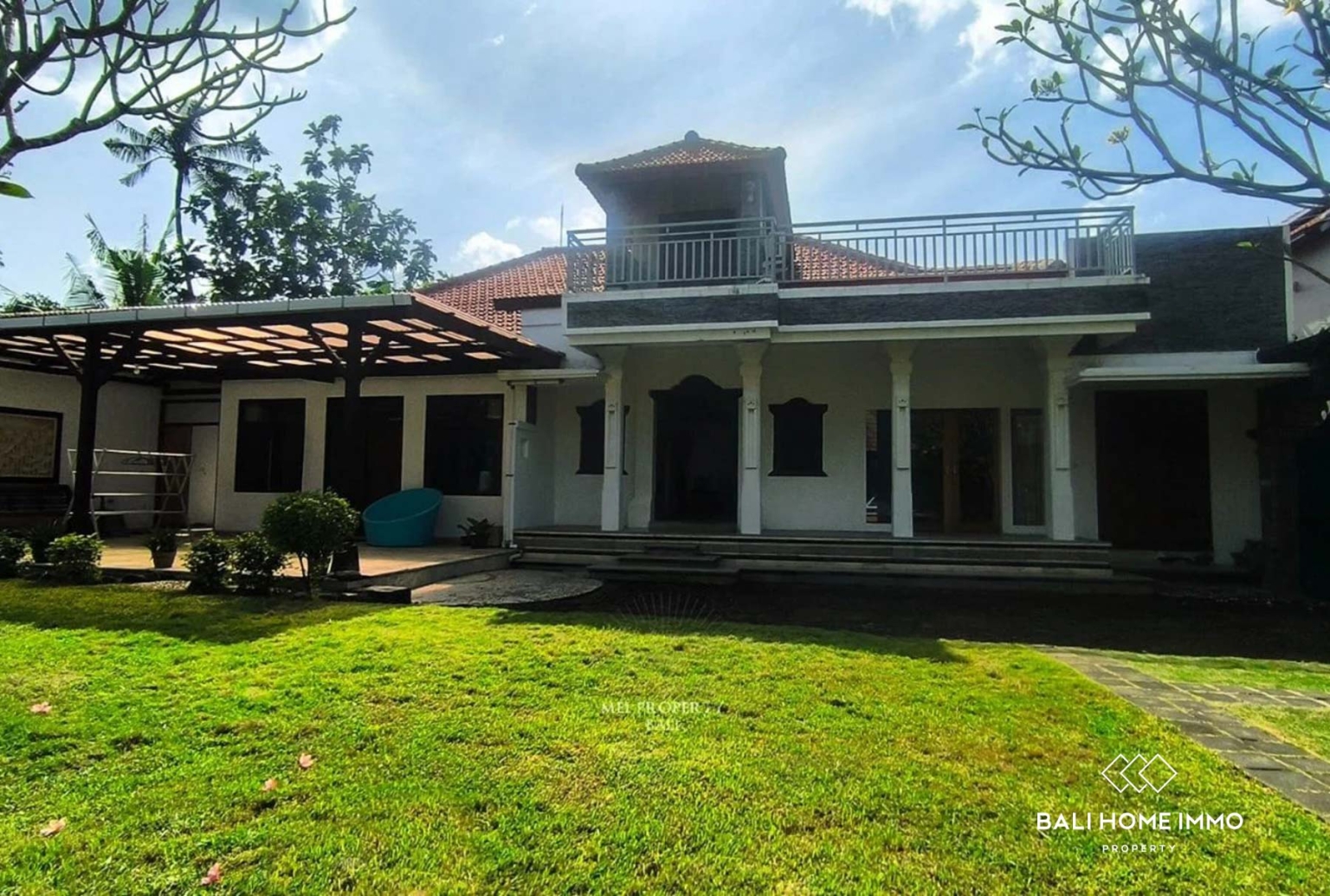 Family Style 4 Bedroom Villa for Freehold Sale in Kerobokan Bali view 12