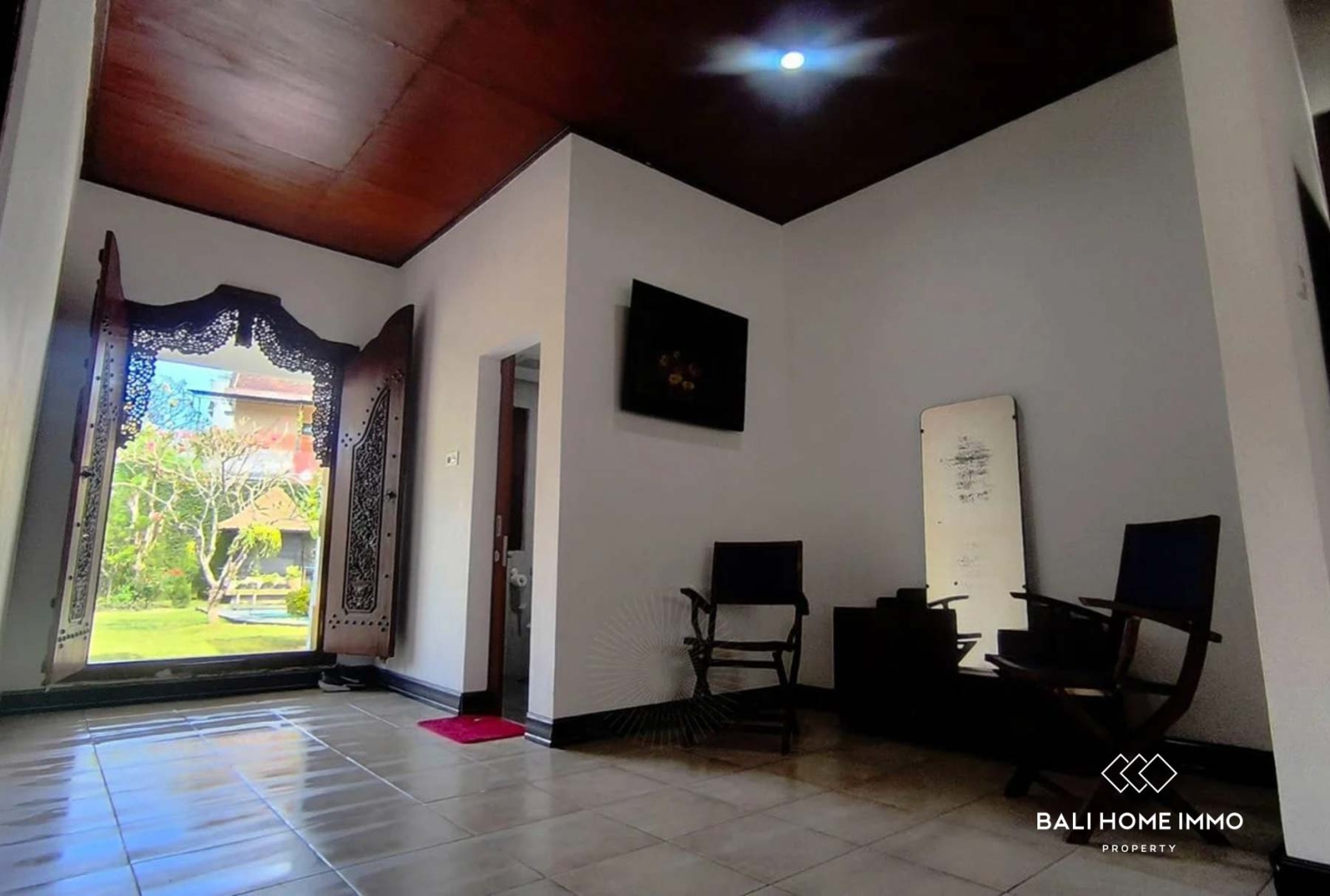 Family Style 4 Bedroom Villa for Freehold Sale in Kerobokan Bali view 5