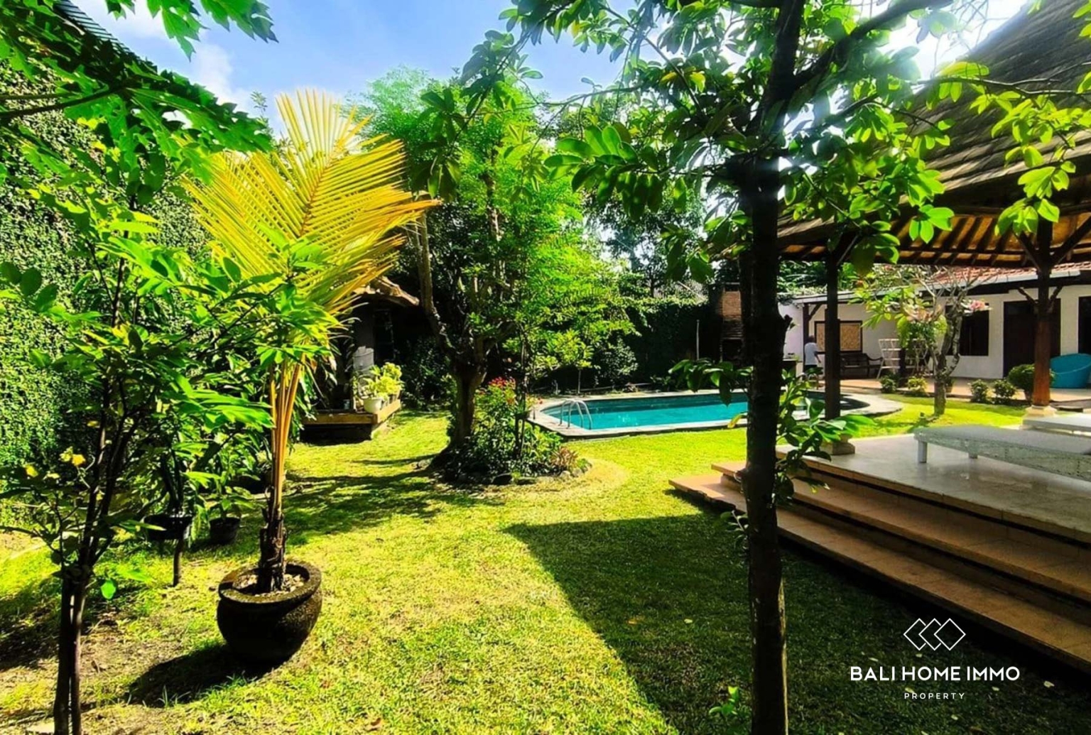 Family Style 4 Bedroom Villa for Freehold Sale in Kerobokan Bali view 16