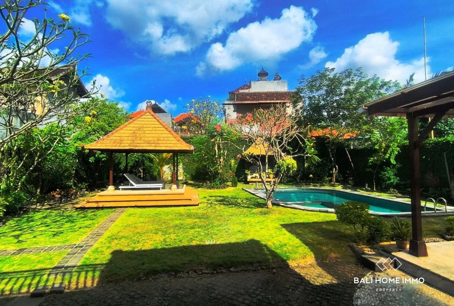 Family Style 4 Bedroom Villa for Freehold Sale in Kerobokan Bali view 15