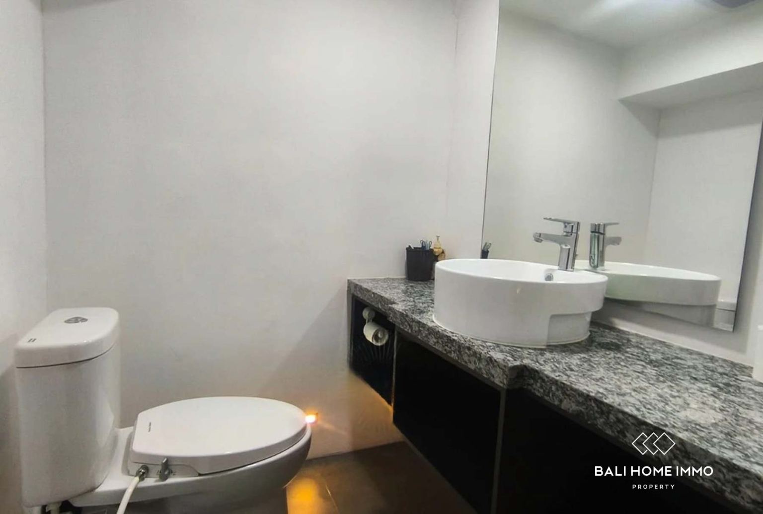 Family Style 4 Bedroom Villa for Freehold Sale in Kerobokan Bali view 11