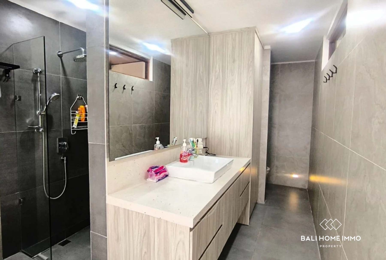 Family Style 4 Bedroom Villa for Freehold Sale in Kerobokan Bali view 10