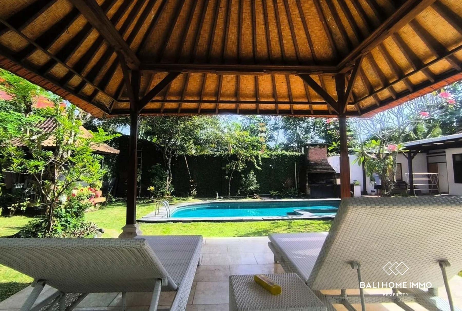 Family Style 4 Bedroom Villa for Freehold Sale in Kerobokan Bali view 17