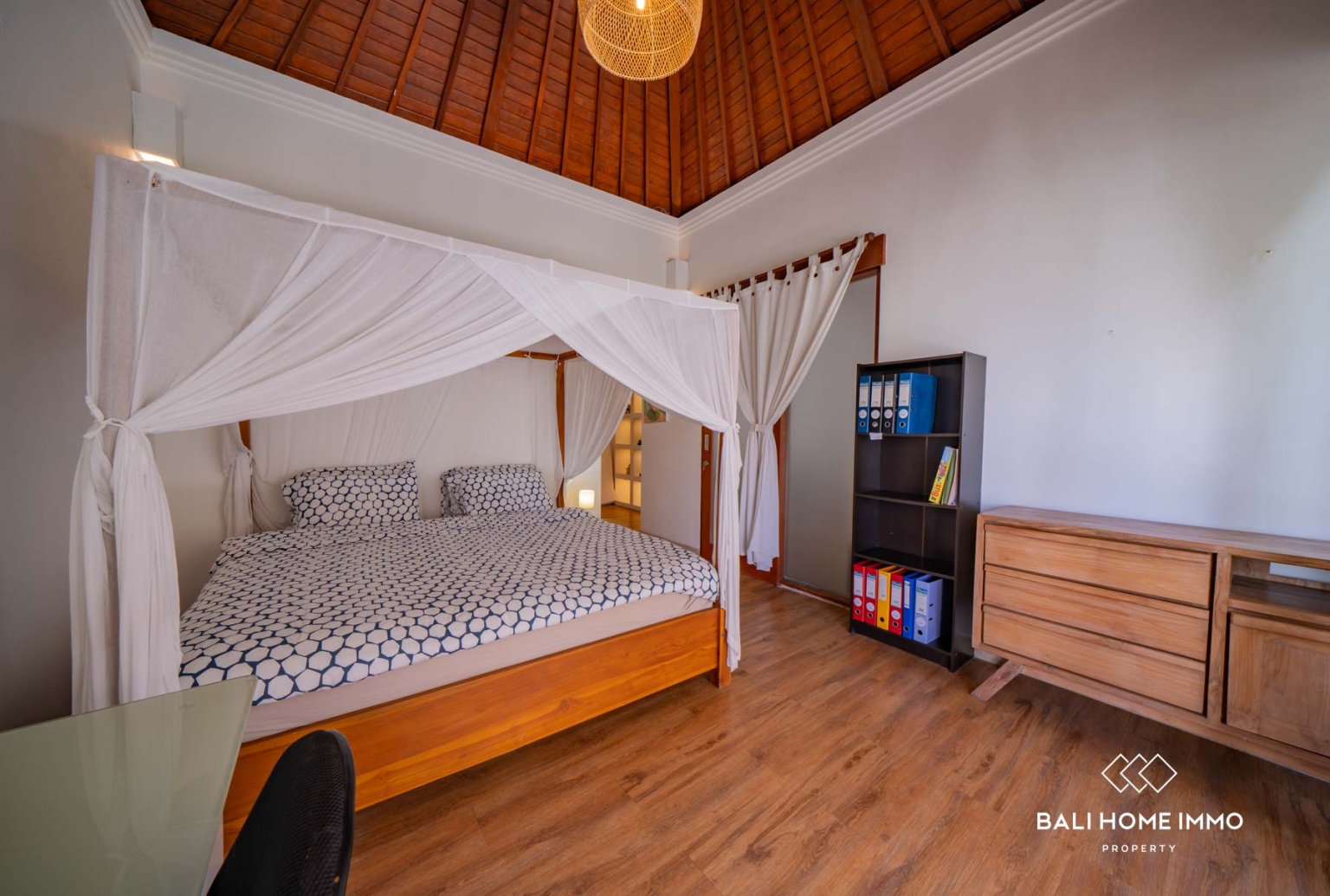 Villa Bergaya Keluarga dengan 4 Kamar untuk Dijual dengan Status Hak Sewa di Berawa, Bali view 13