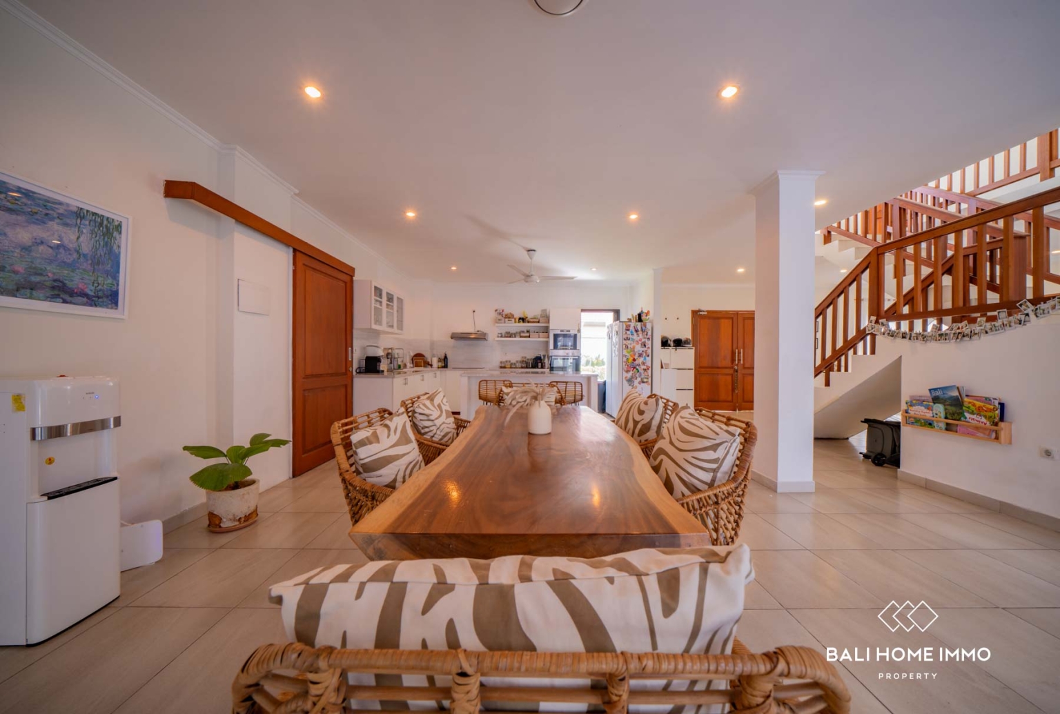Villa Bergaya Keluarga dengan 4 Kamar untuk Dijual dengan Status Hak Sewa di Berawa, Bali view 7