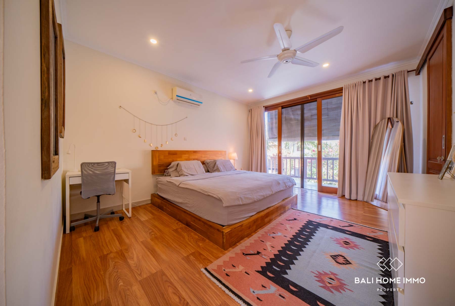 Villa Bergaya Keluarga dengan 4 Kamar untuk Dijual dengan Status Hak Sewa di Berawa, Bali view 16