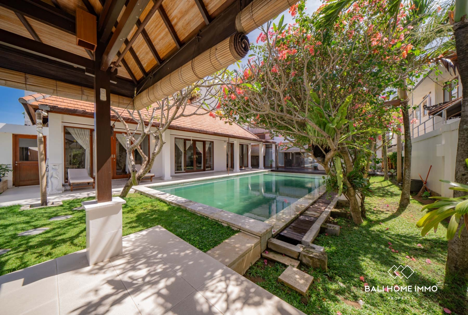 Villa Bergaya Keluarga dengan 4 Kamar untuk Dijual dengan Status Hak Sewa di Berawa, Bali view 32