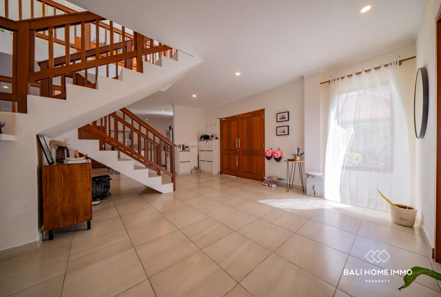 Villa Bergaya Keluarga dengan 4 Kamar untuk Dijual dengan Status Hak Sewa di Berawa, Bali view 10