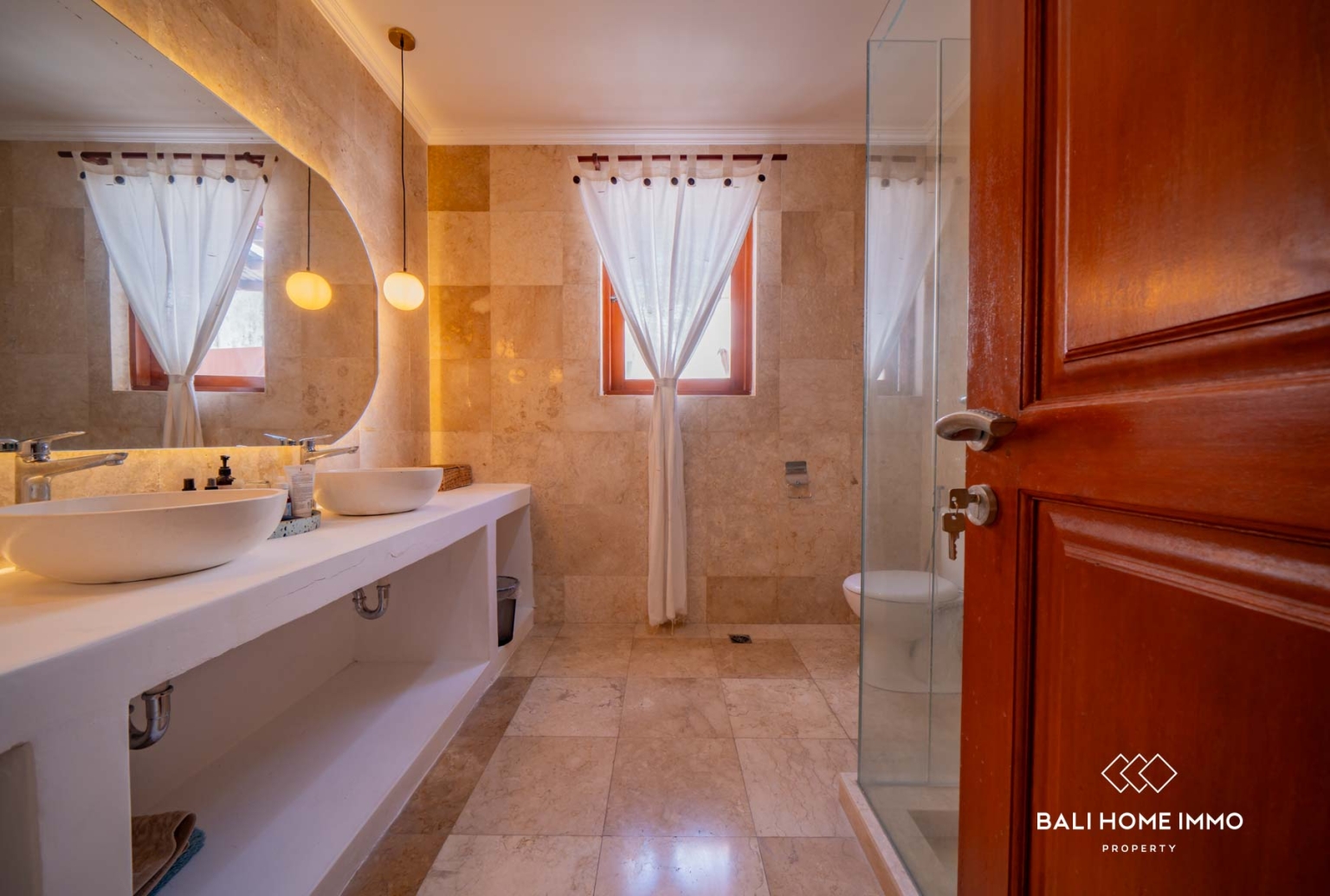 Villa Bergaya Keluarga dengan 4 Kamar untuk Dijual dengan Status Hak Sewa di Berawa, Bali view 21
