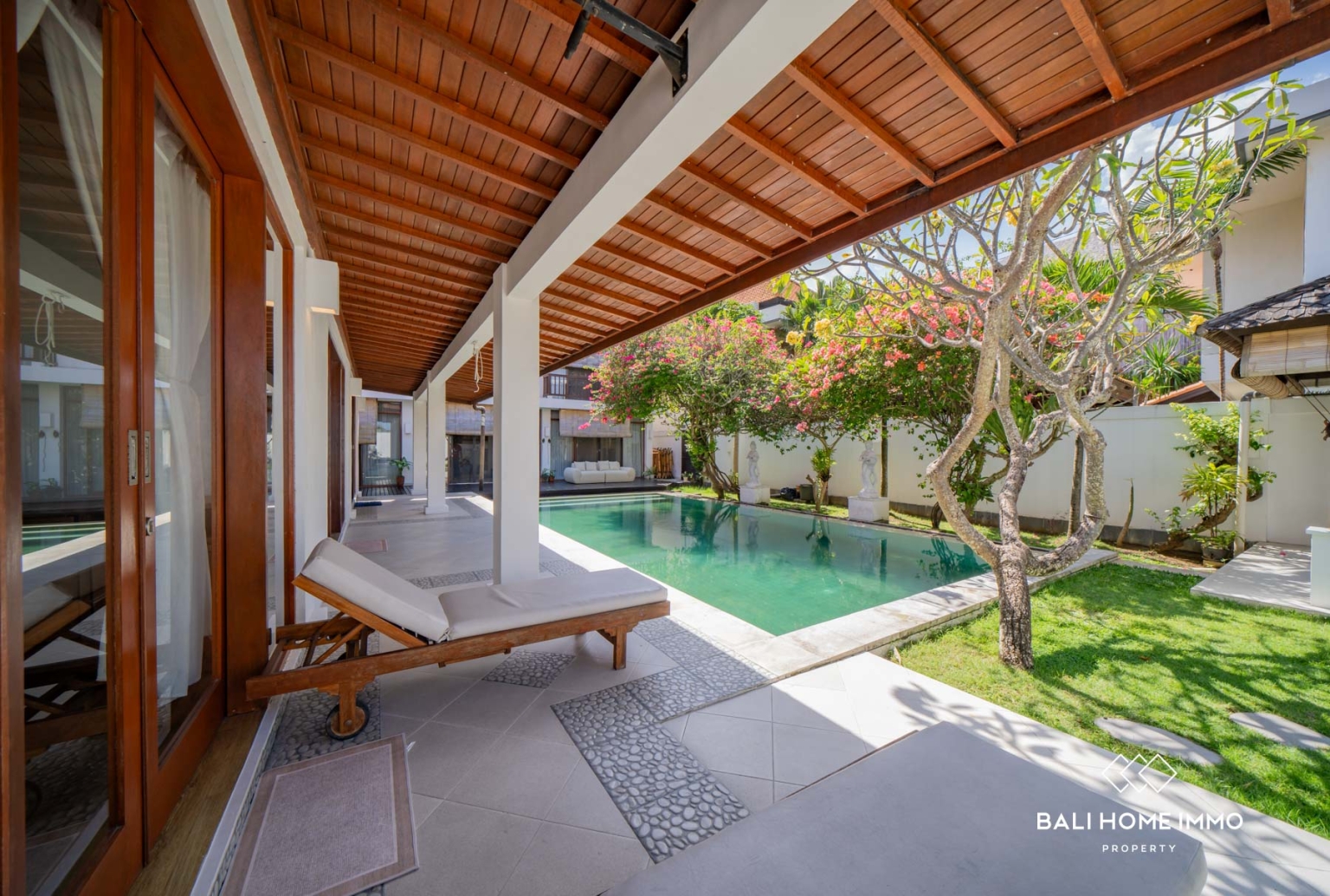 Villa Bergaya Keluarga dengan 4 Kamar untuk Dijual dengan Status Hak Sewa di Berawa, Bali view 29