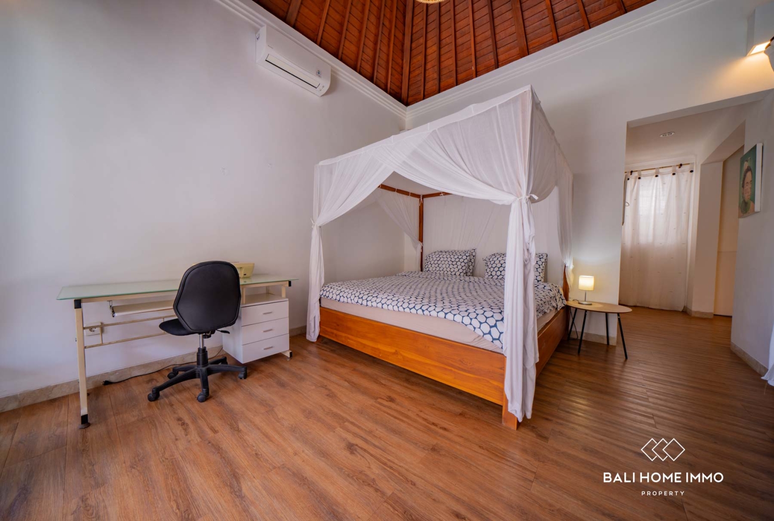 Villa Bergaya Keluarga dengan 4 Kamar untuk Dijual dengan Status Hak Sewa di Berawa, Bali view 12