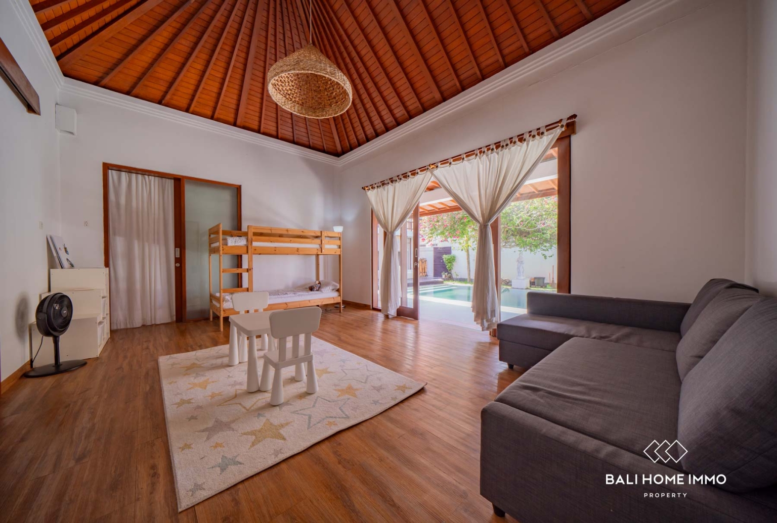 Villa Bergaya Keluarga dengan 4 Kamar untuk Dijual dengan Status Hak Sewa di Berawa, Bali view 11