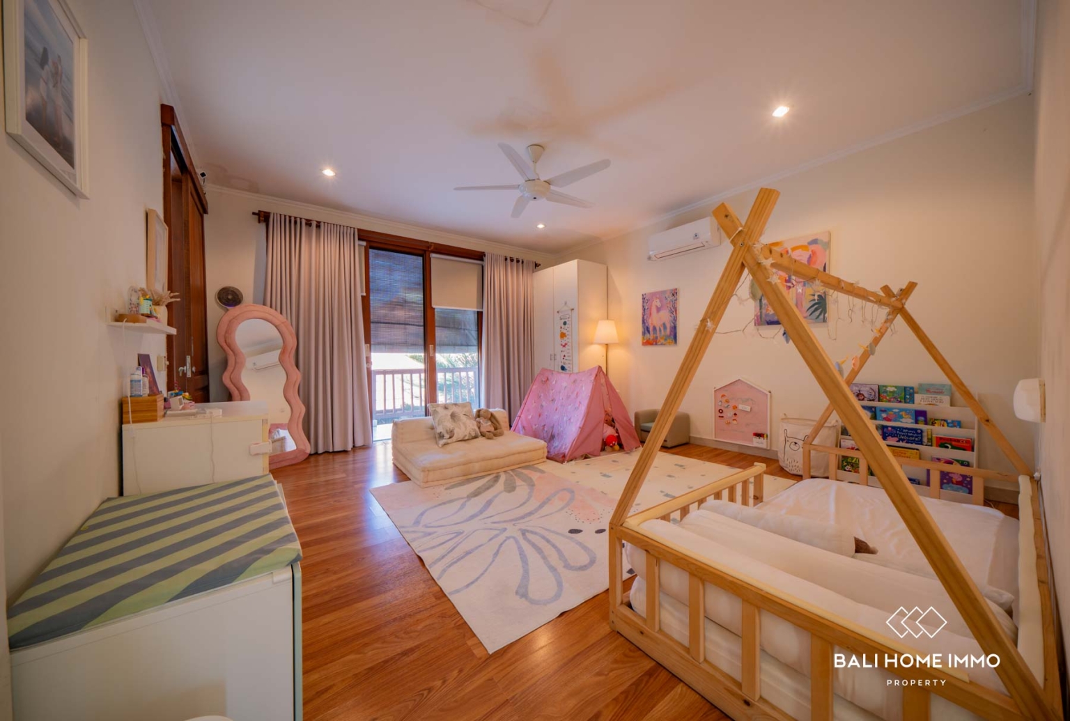Villa Bergaya Keluarga dengan 4 Kamar untuk Dijual dengan Status Hak Sewa di Berawa, Bali view 19