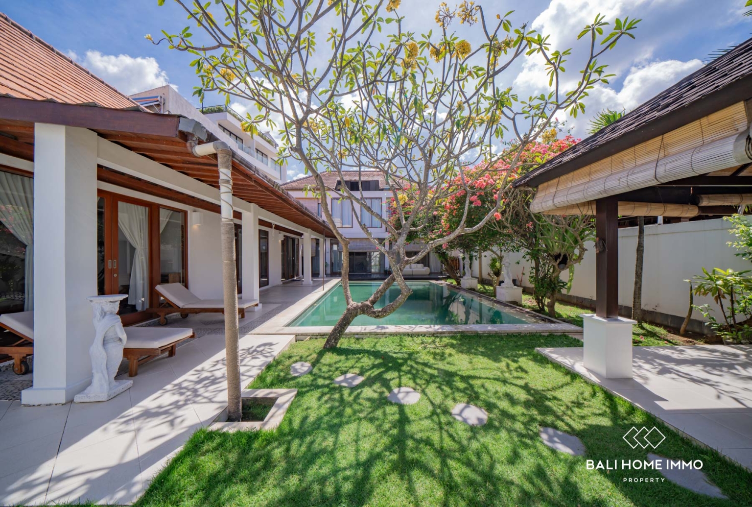Villa Bergaya Keluarga dengan 4 Kamar untuk Dijual dengan Status Hak Sewa di Berawa, Bali view 31