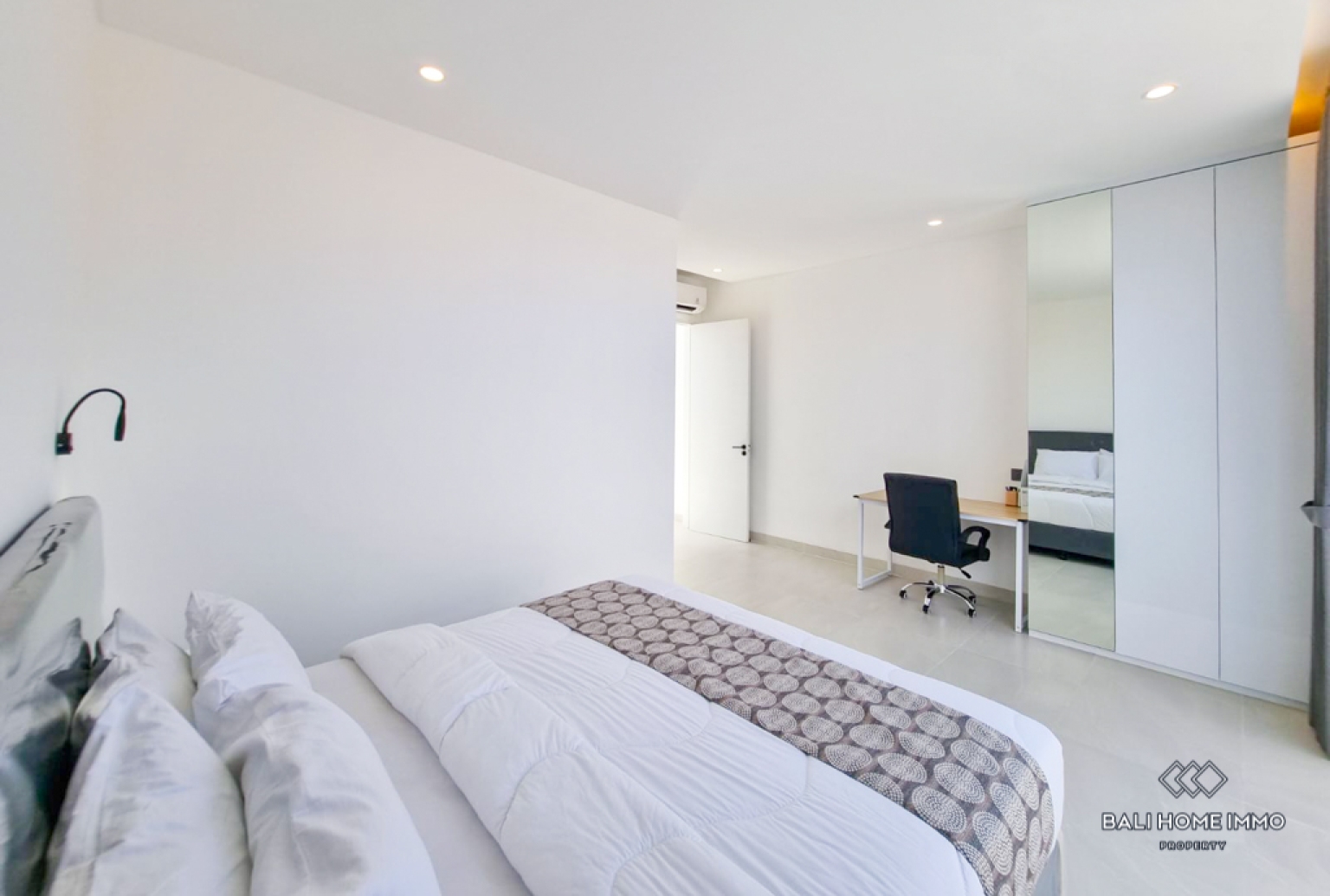 Five units 2 bedroom villa for sale in Bali Batu Belig view 18