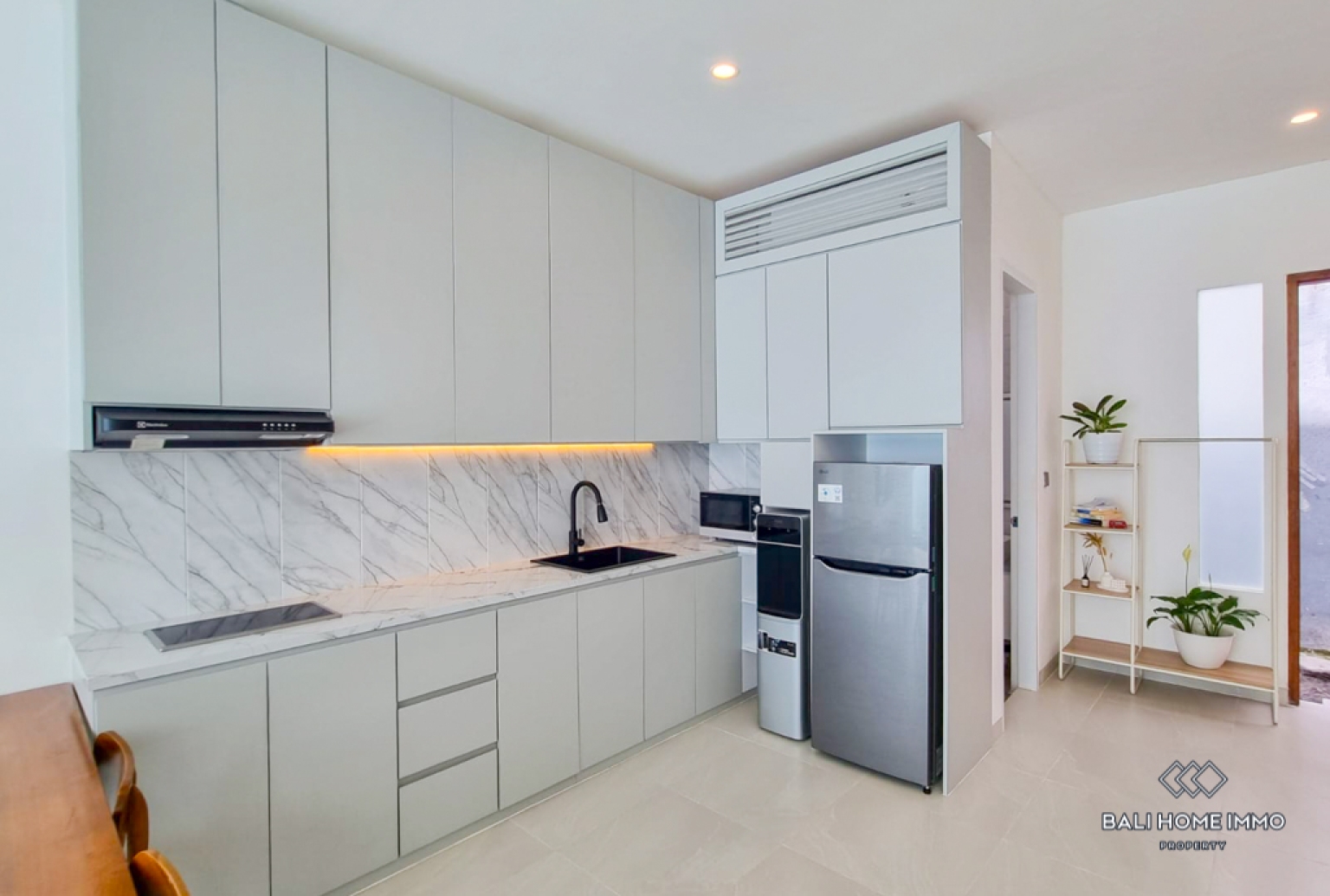 Five units 2 bedroom villa for sale in Bali Batu Belig view 11