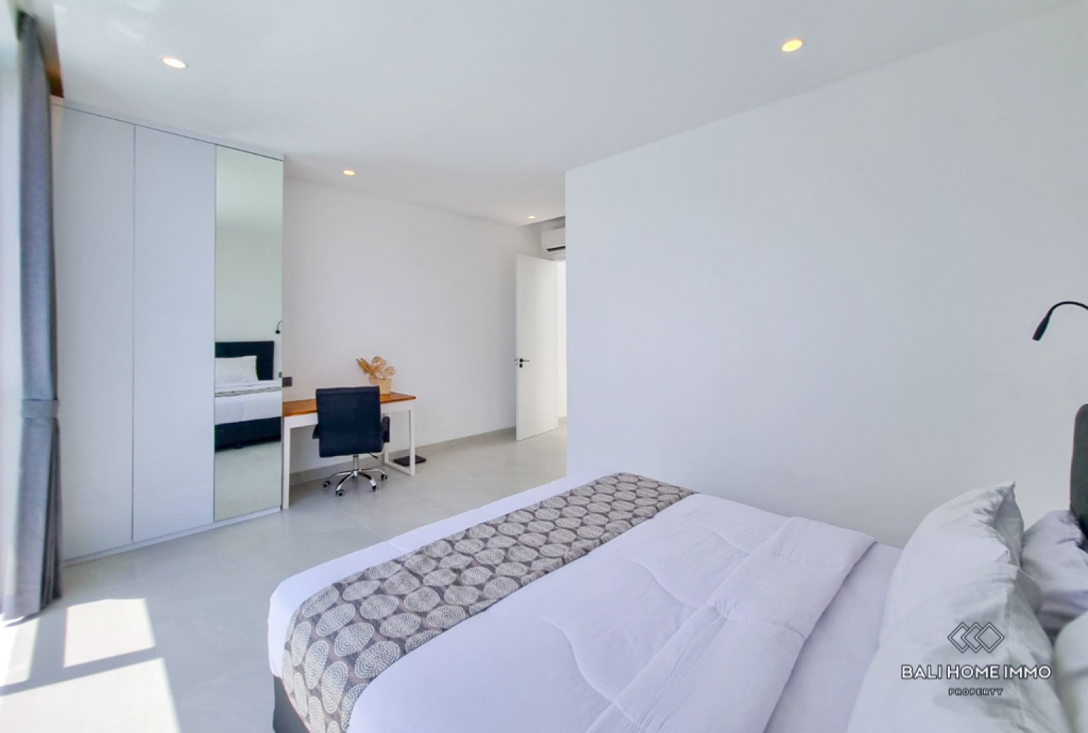 Five units 2 bedroom villa for sale in Bali Batu Belig view 20