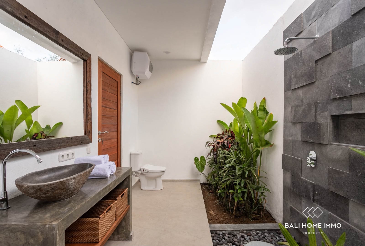 Flexible Investment Estate In Padonan : 6 Units Guest House + 1 Unit Private Villa view 9