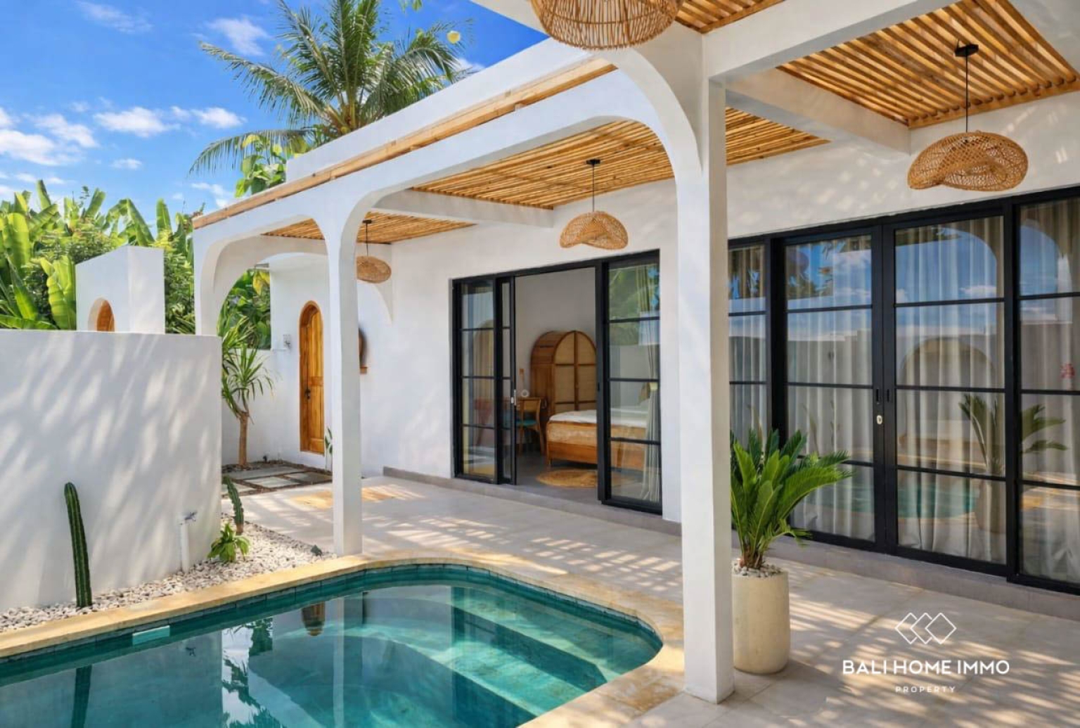 Freehold 2 Bedroom & 1 Bedroom Villas with Vacant Land for Development in Lovina view 2