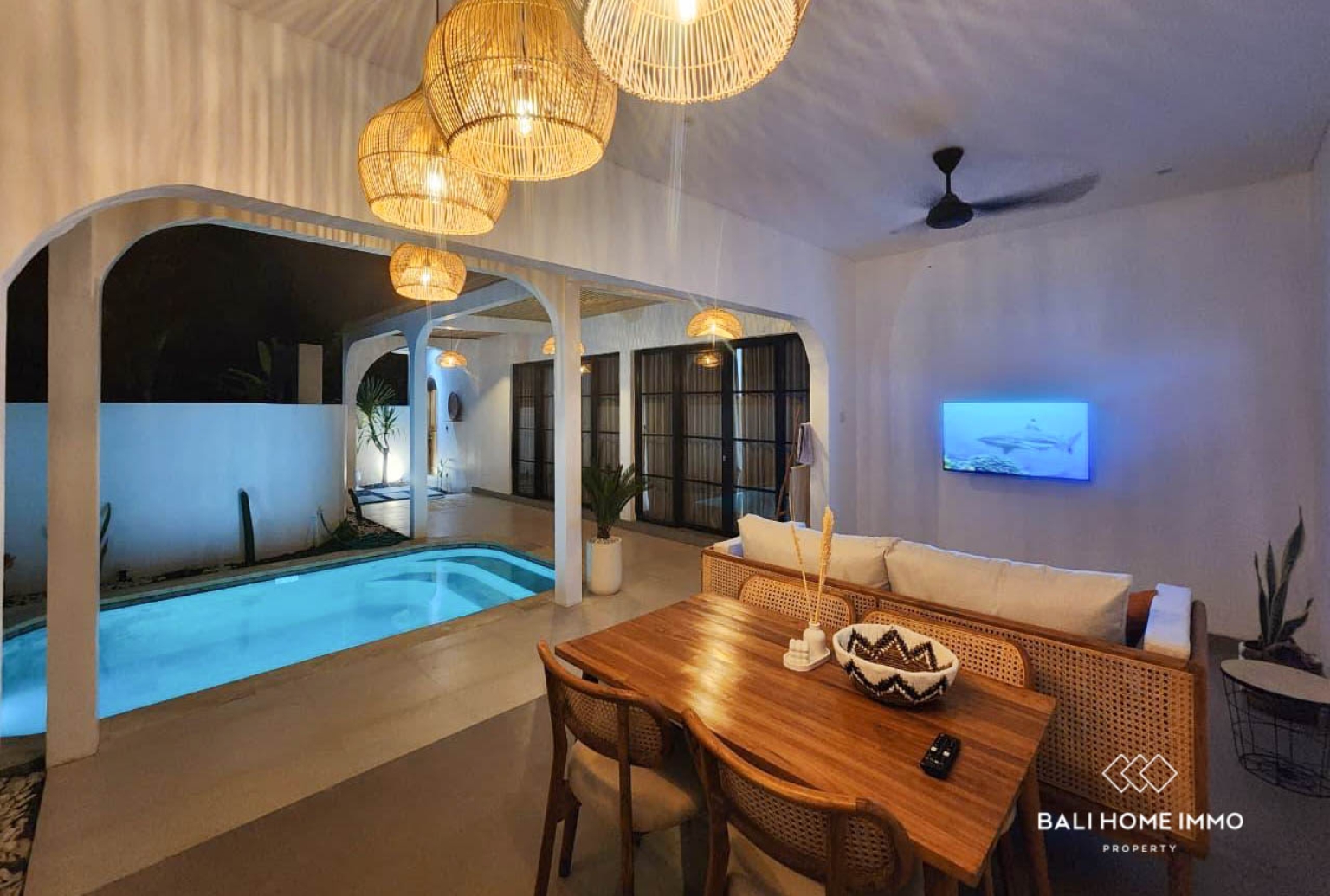 Freehold 2 Bedroom & 1 Bedroom Villas with Vacant Land for Development in Lovina view 3