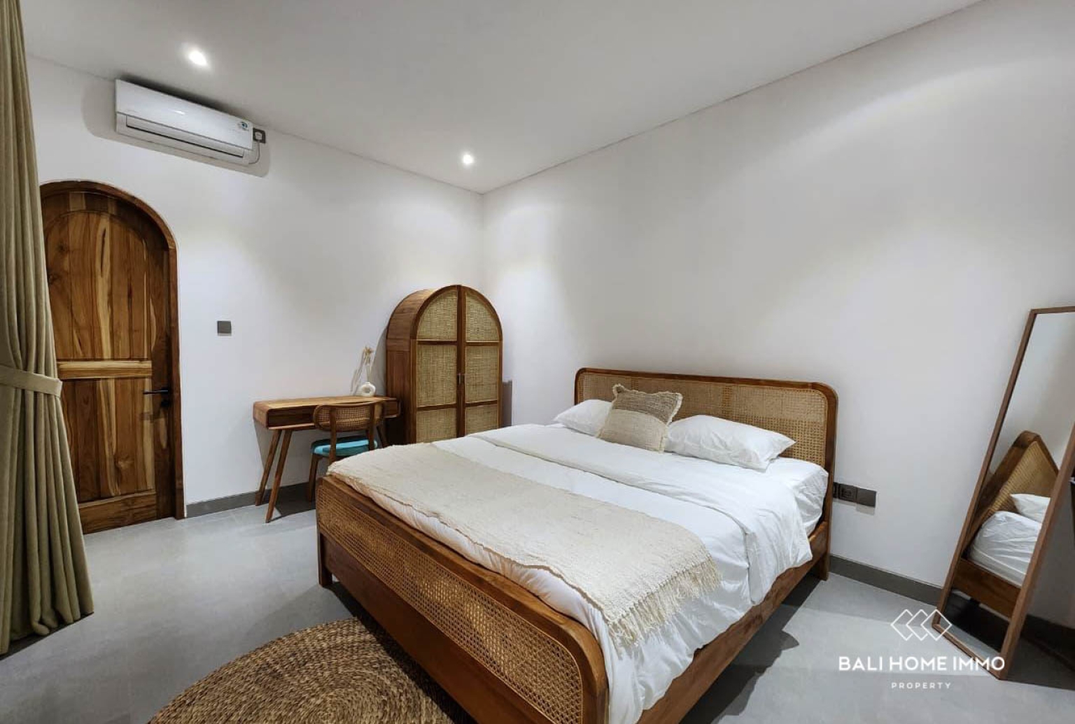 Freehold 2 Bedroom & 1 Bedroom Villas with Vacant Land for Development in Lovina view 8