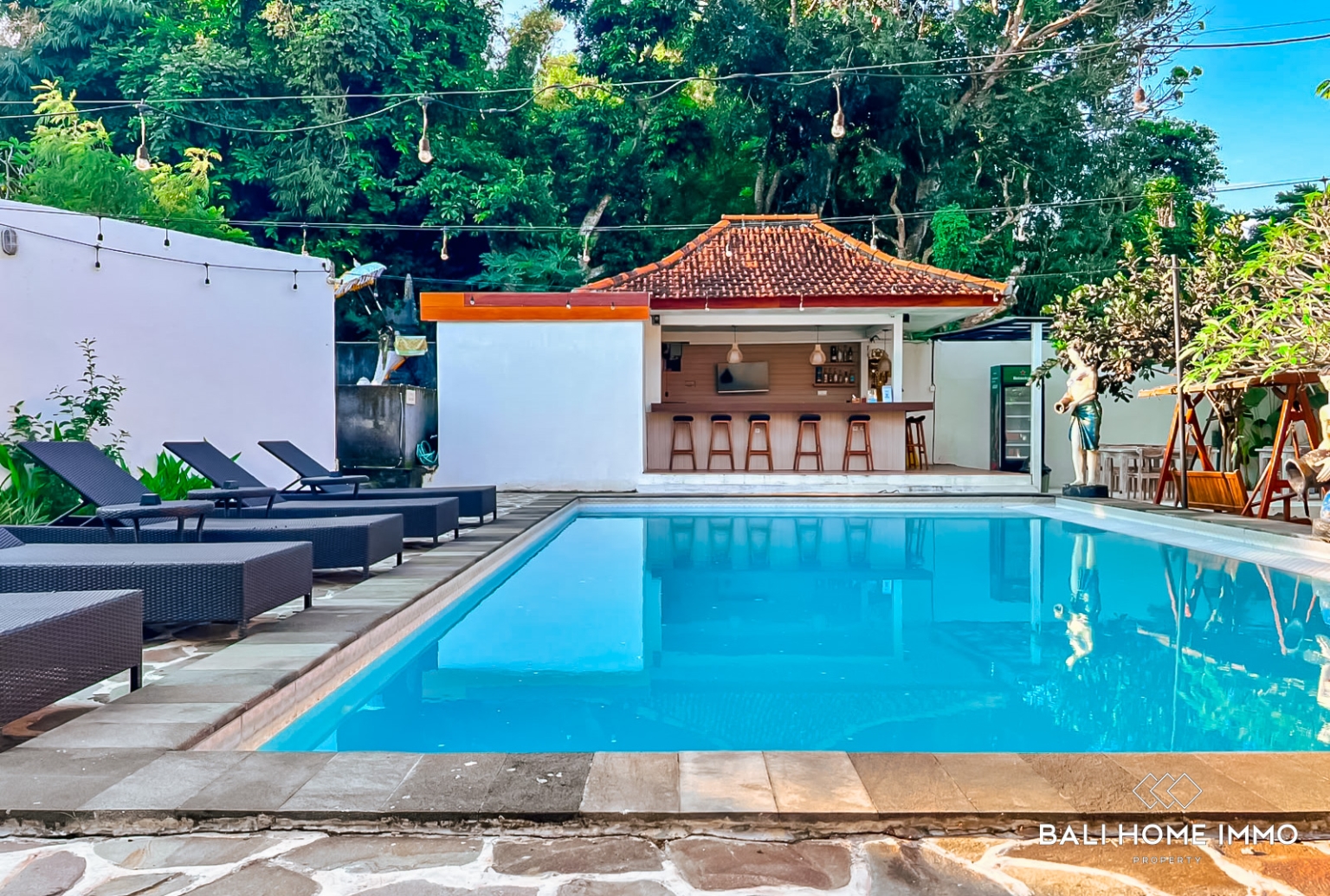 Garden Boutique Retreat with 14 Total Bedrooms for Sale on Leasehold in Pecatu view 2