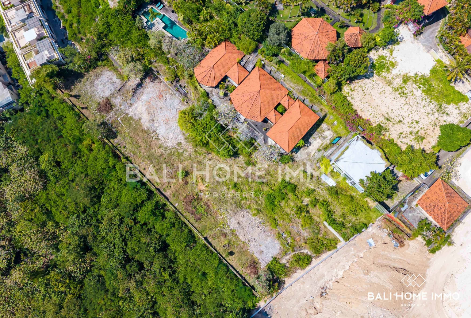 Terrain d'investissement idéal à vendre en pleine propriété avec vue imprenable sur l'océan à Bingin view 2