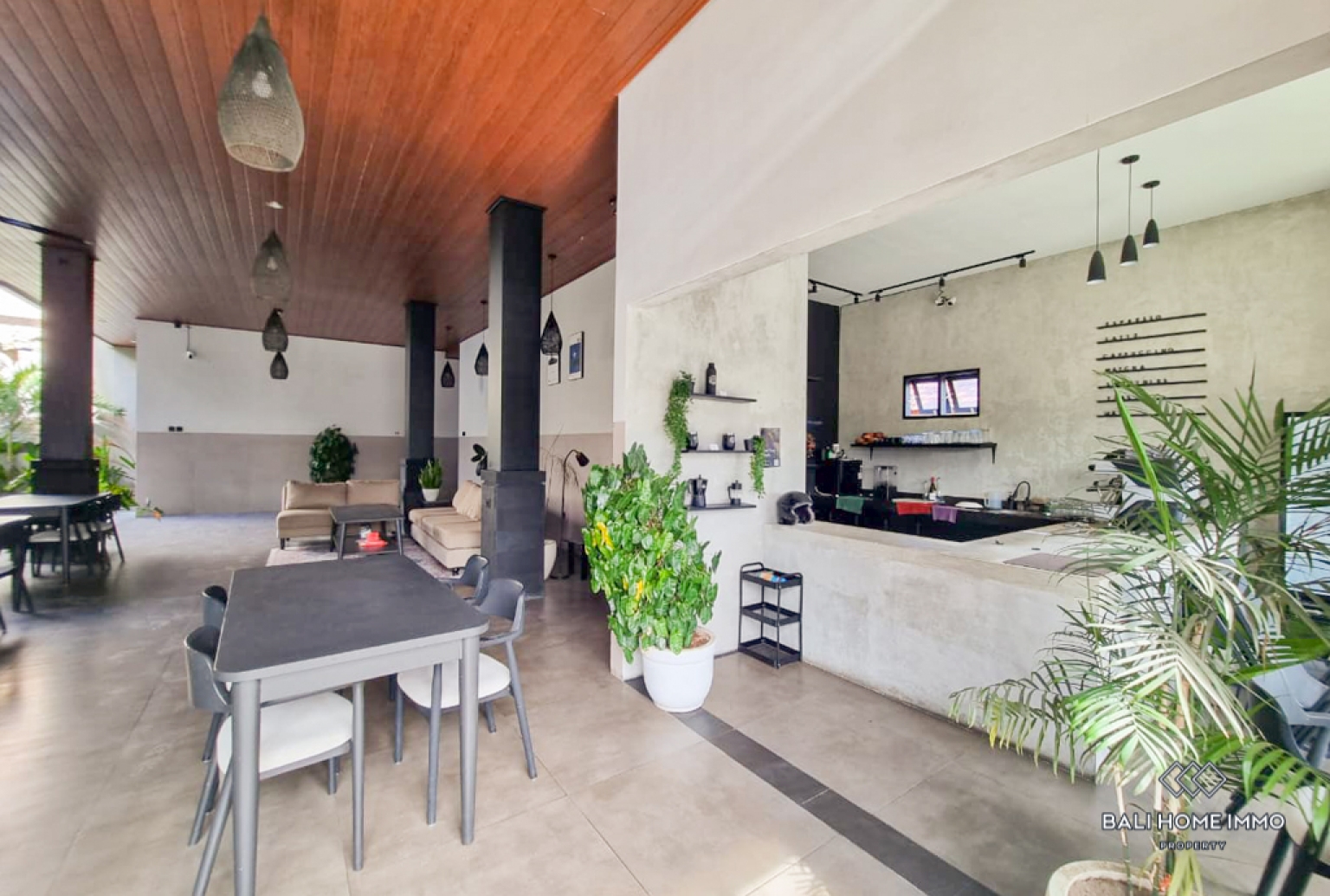 Hostel and Cafe for Rental in Bali Canggu Batu Bolong-Echo Beach view 17