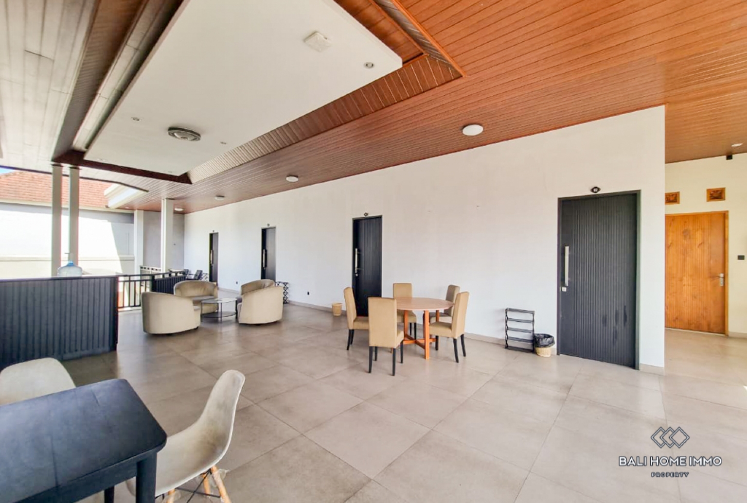 Hostel and Cafe for Rental in Bali Canggu Batu Bolong-Echo Beach view 4