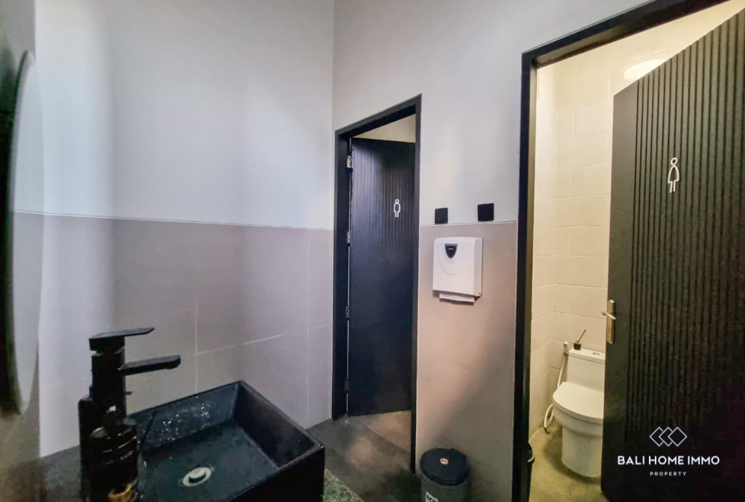 Hostel and Cafe for Rental in Bali Canggu Batu Bolong-Echo Beach view 20