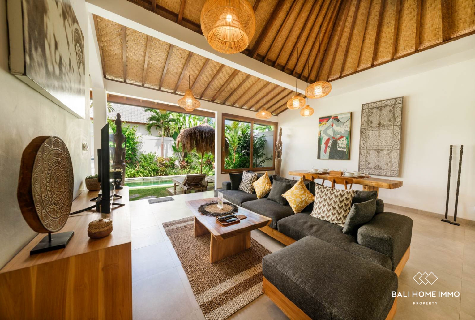 Immersive 1 bedroom Villa for sale Leasehold in Kerobokan Bali view 3