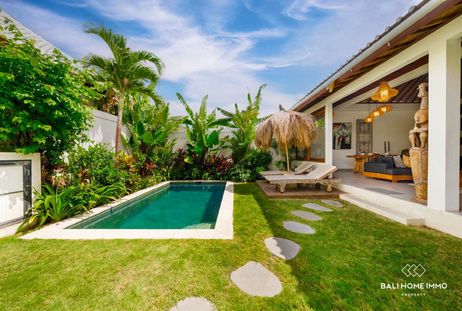 Immersive 1 bedroom Villa for sale Leasehold in Kerobokan Bali view 2