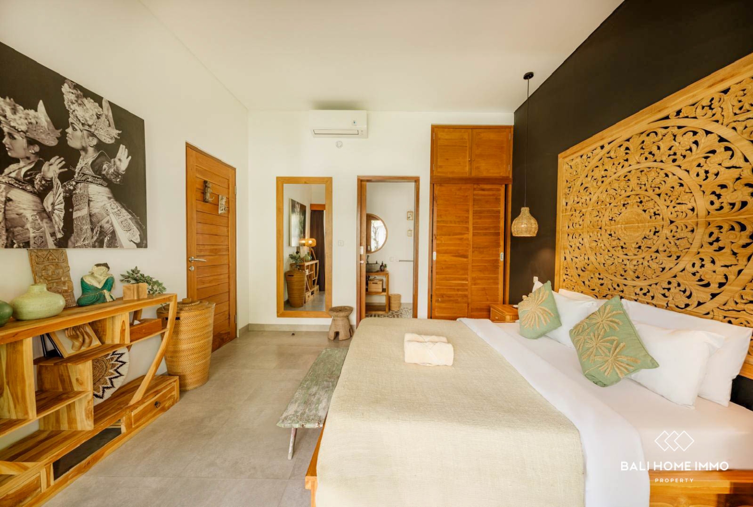 Immersive 1 bedroom Villa for sale Leasehold in Kerobokan Bali view 12