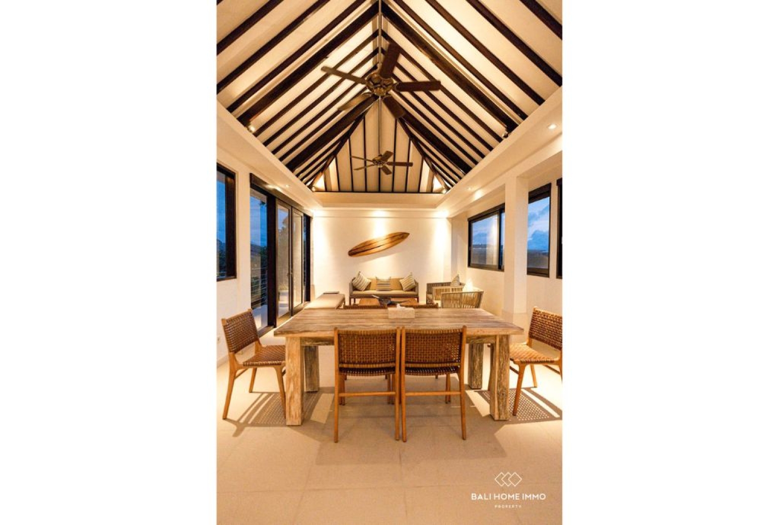 Immersive Tropical 6 bedroom Villa for sale Leasehold in Batu Bolong view 4