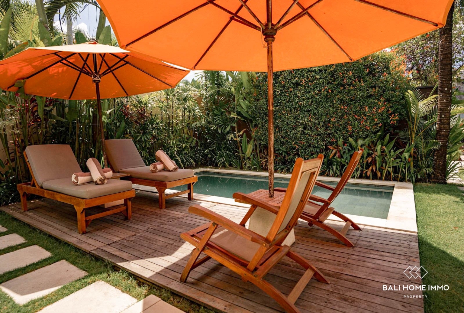 Immersive Tropical 6 bedroom Villa for sale Leasehold in Batu Bolong view 15